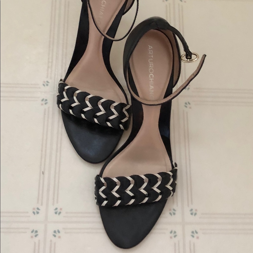 Arturo Chiang sandals
